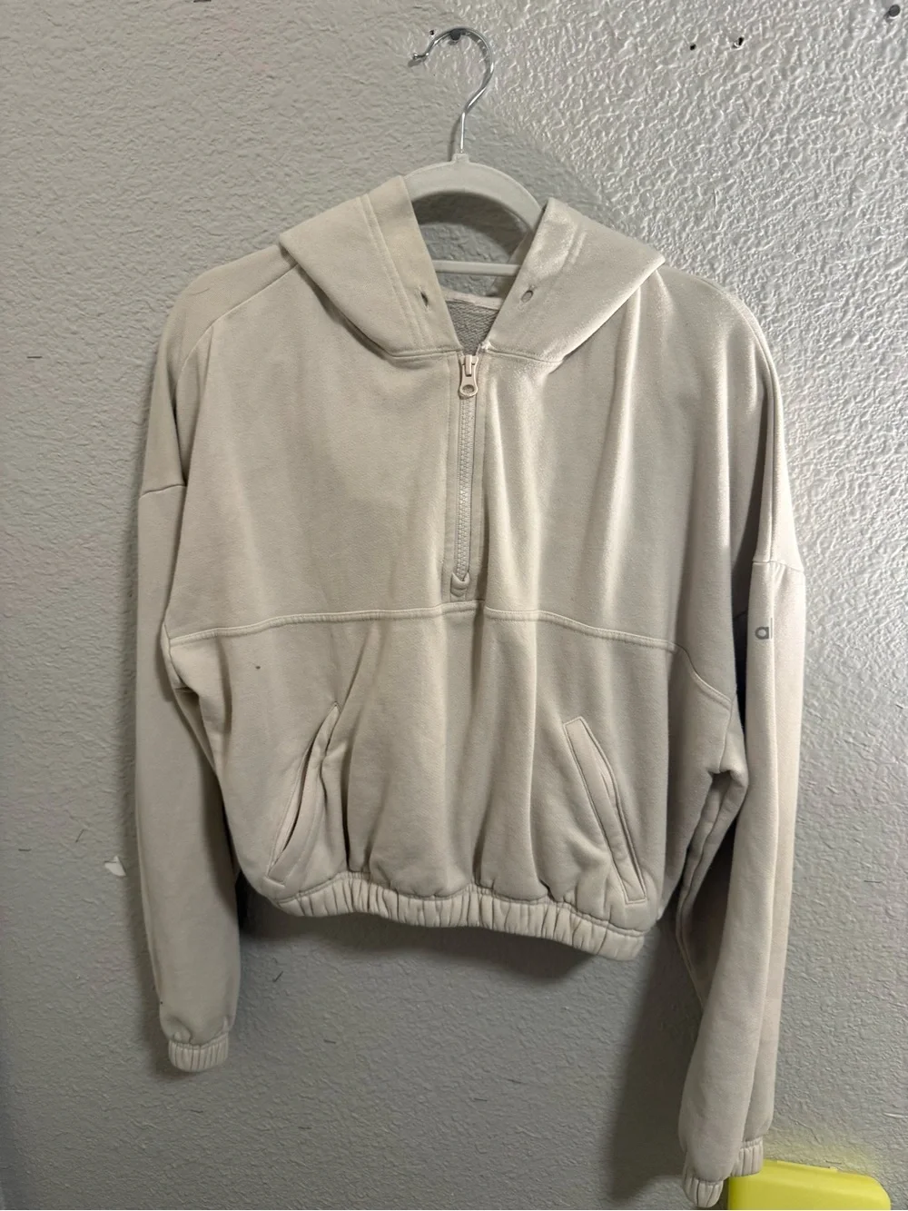 ALO Yoga Cropped Half-Zip Hoodie in Cream